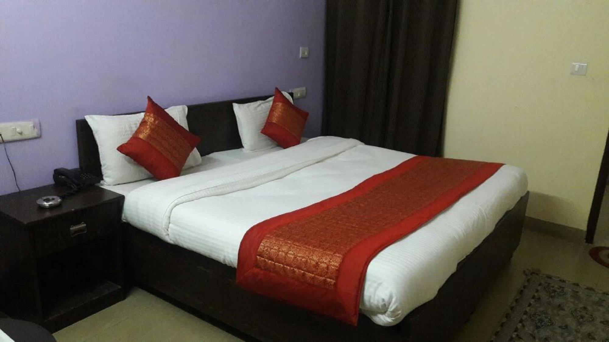 Hotel O Mahipalpur Inn New Delhi Exterior foto